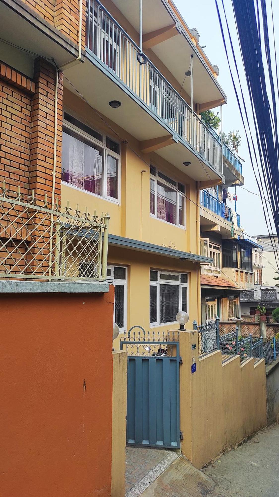 Budget Backpackers Hotel ラリトプル エクステリア 写真